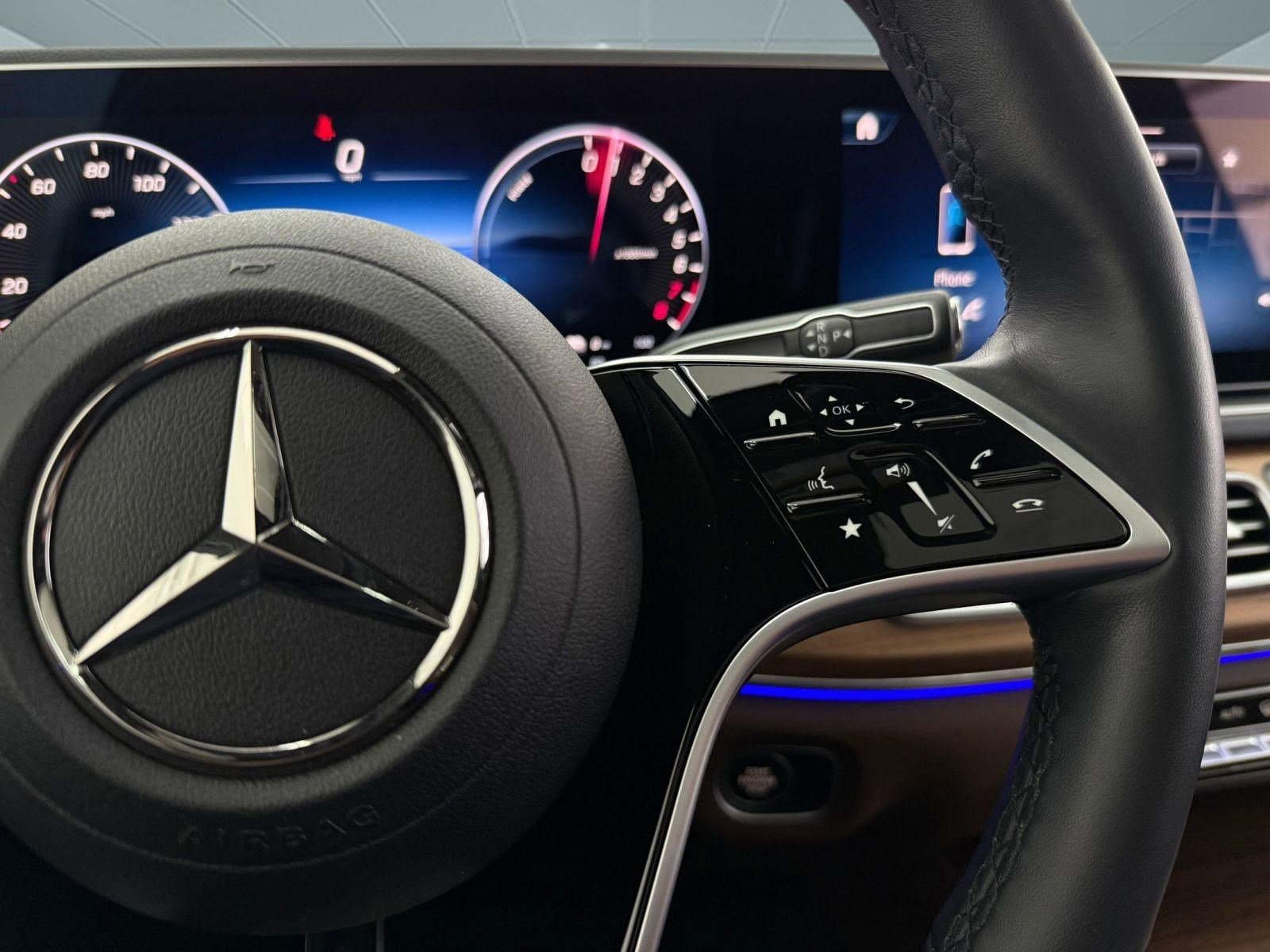 Used 2025 Mercedes-Benz GLE 450e 4MATIC w/ Winter Package image 27