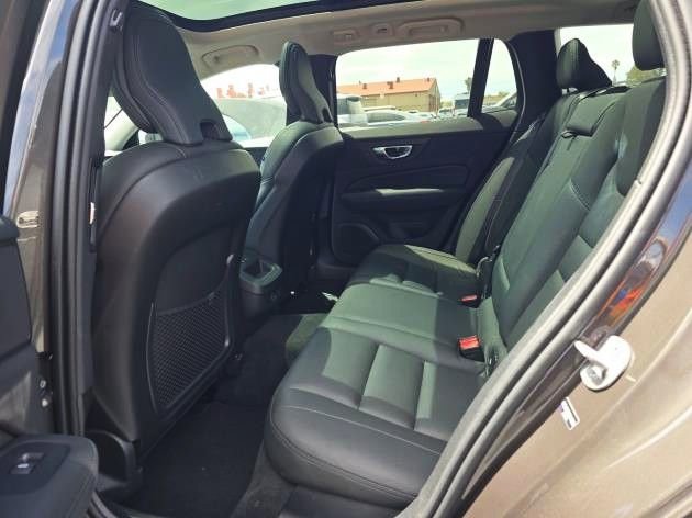 Used 2025 Volvo V60 B5 Cross Country Plus AWD/4WD image 7