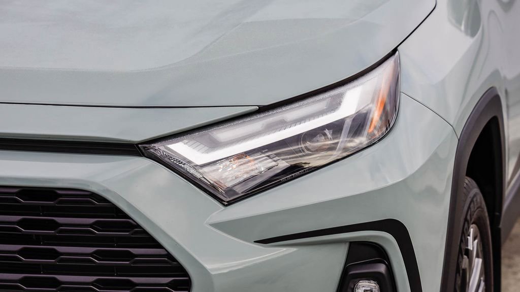 Used 2023 Toyota RAV4 XLE Premium AWD/4WD image 5