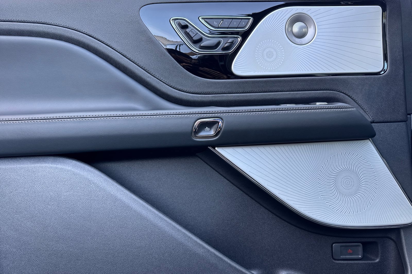 New 2025 Lincoln Aviator Reserve w/ Luxury Package image 10