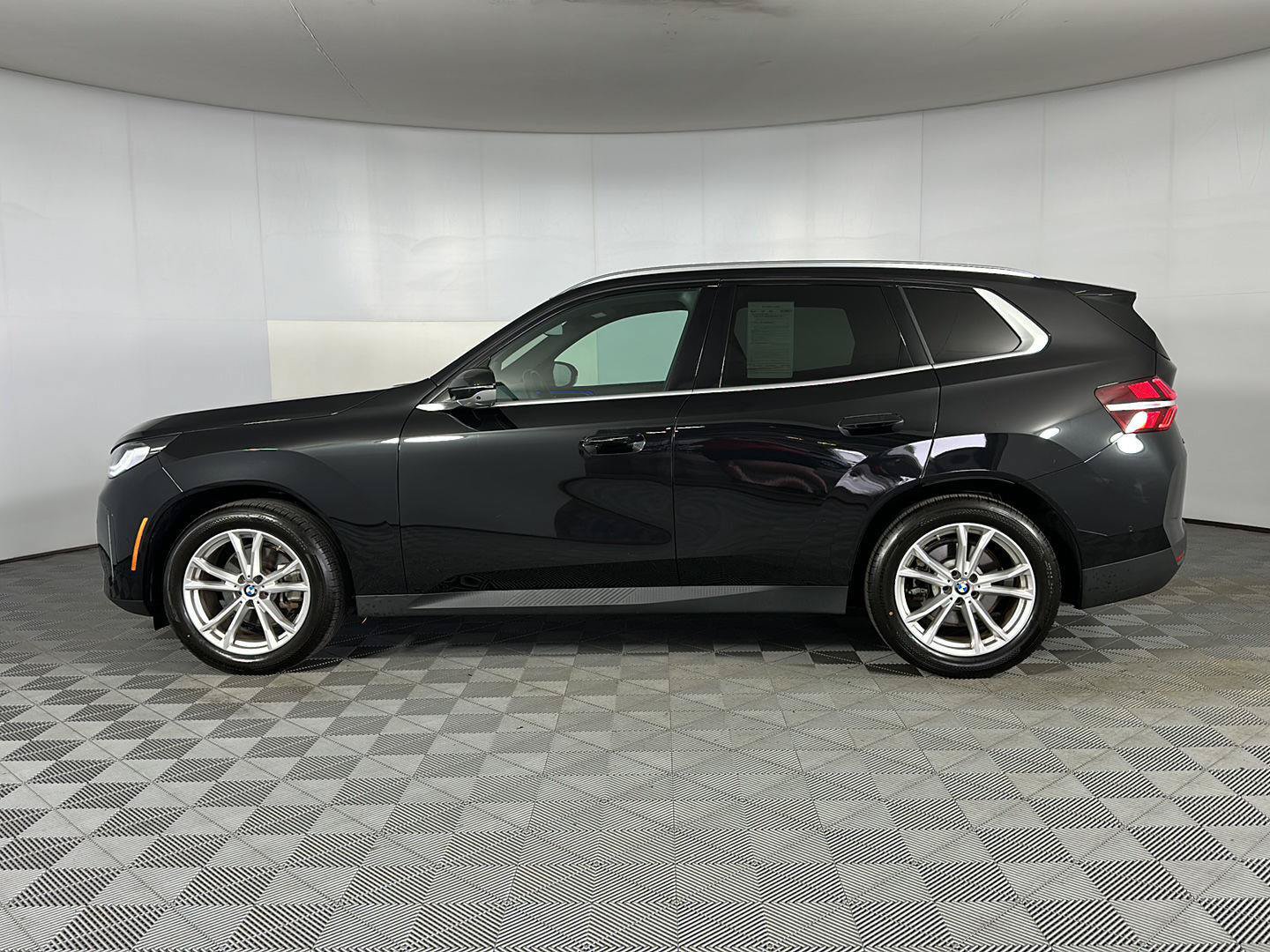 Certified 2025 BMW X3 xDrive30i w/ Premium Package AWD/4WD image 8