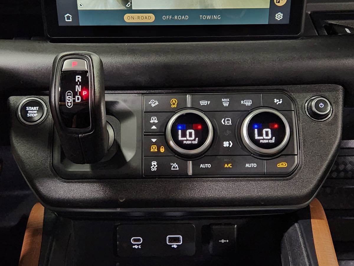Used 2021 Land Rover Defender 110 X AWD/4WD image 28