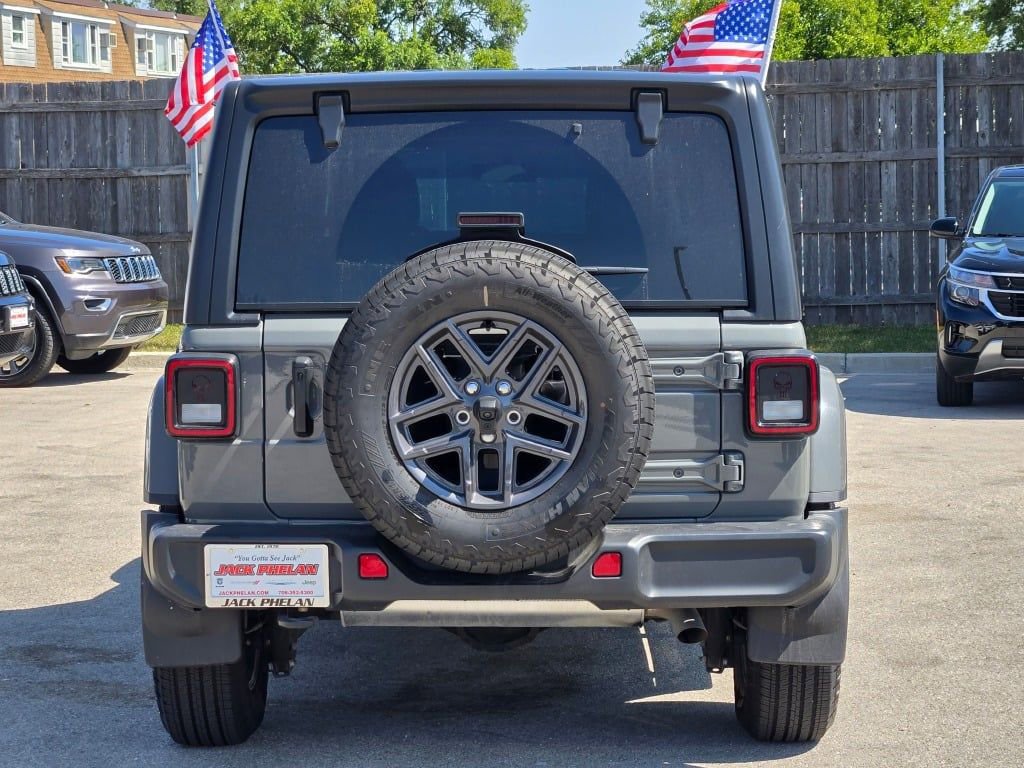 Certified 2022 Jeep Wrangler Unlimited Sahara image 11