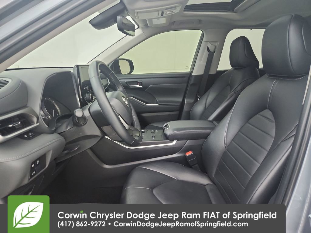 Used 2023 Toyota Highlander XLE FWD image 18