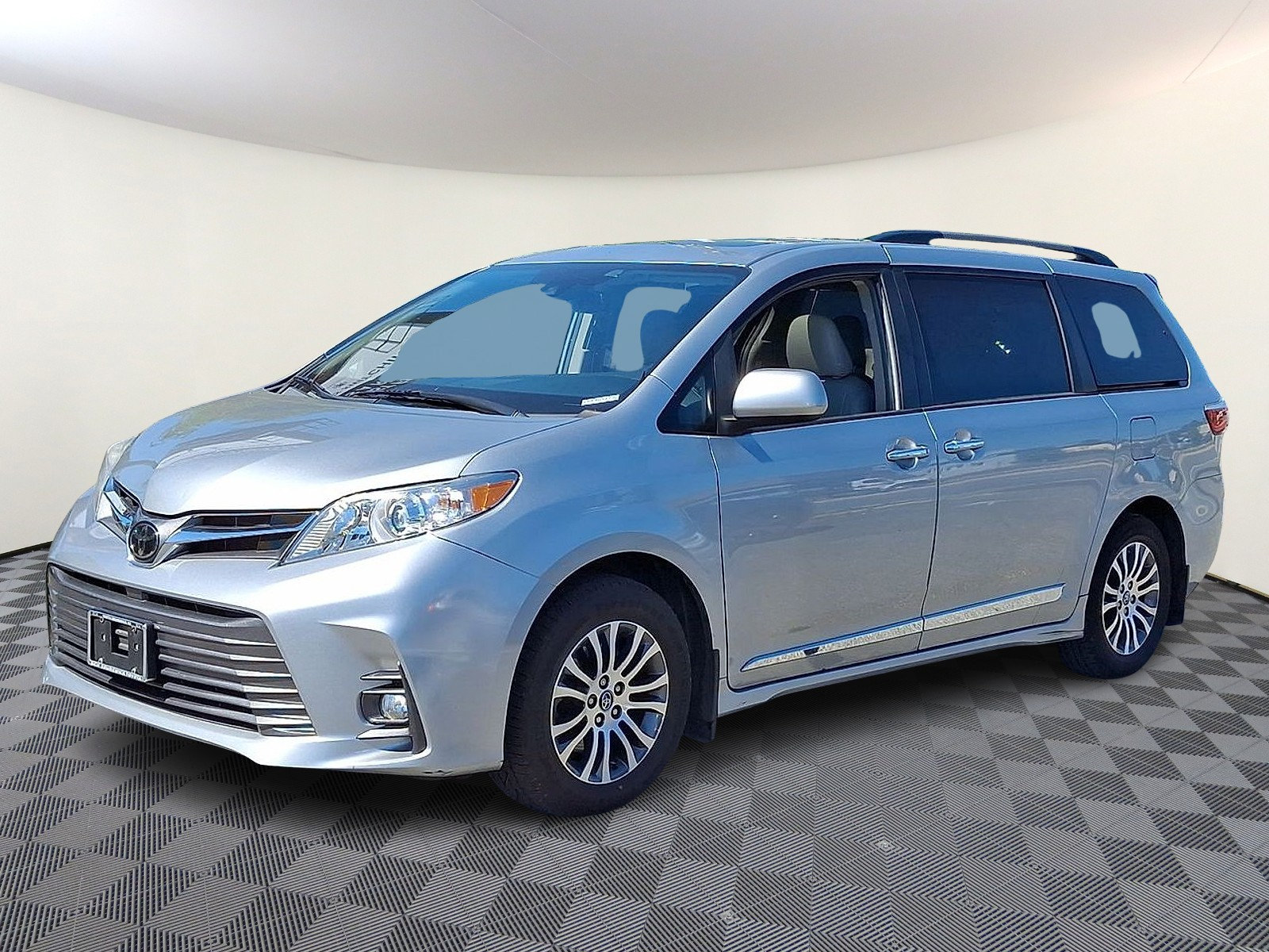 Used 2019 Toyota Sienna XLE w/ XLE Navigation Package