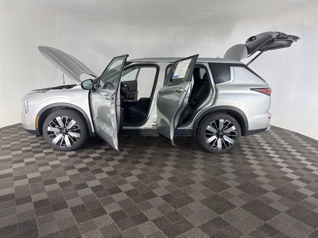 Used 2025 Mitsubishi Outlander SE AWD/4WD image 11