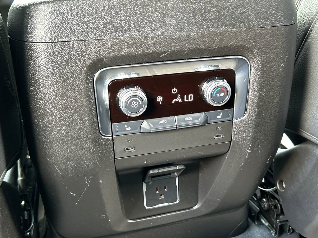 Used 2025 GMC Yukon Denali w/ Sun & Power Step Package AWD/4WD image 28