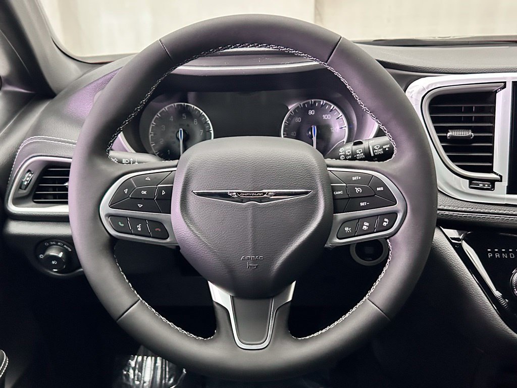 New 2026 Chrysler Pacifica Select AWD/4WD image 29
