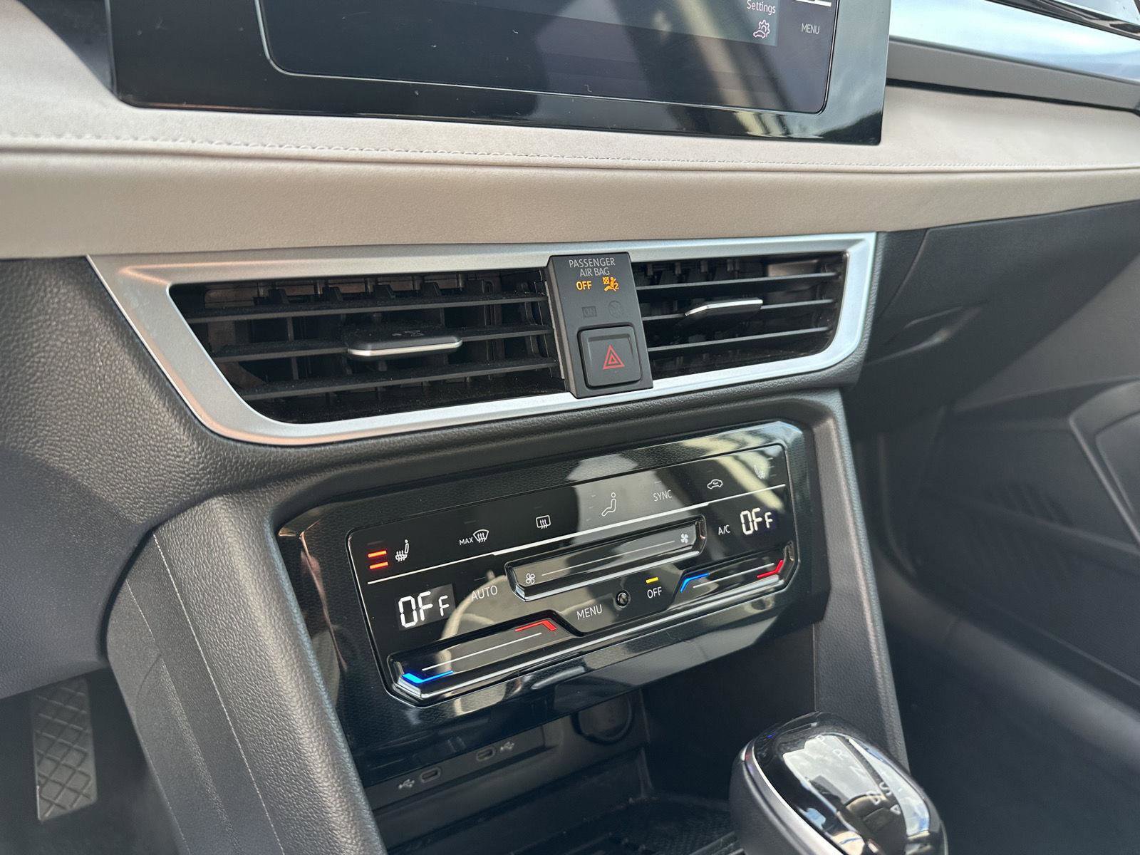 Used 2025 Volkswagen Taos SE AWD/4WD image 30