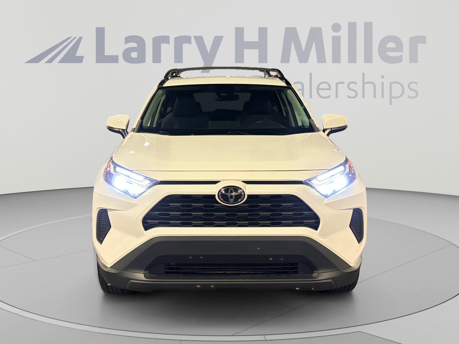Used 2022 Toyota RAV4 XLE AWD/4WD image 8