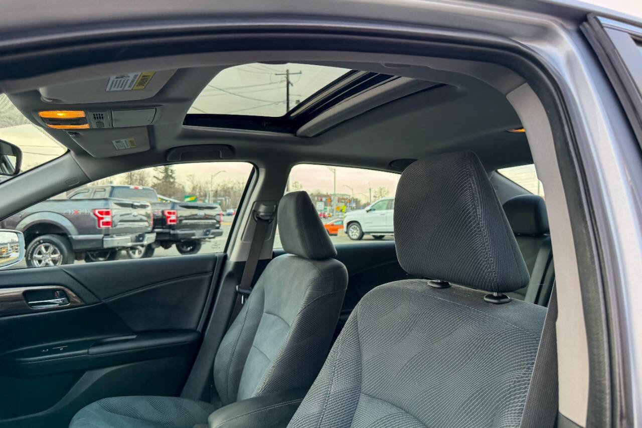 Used 2016 Honda Accord EX image 18