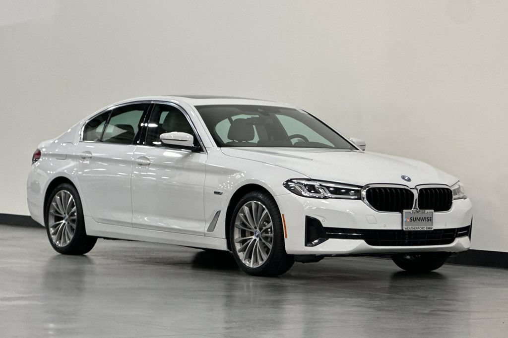 Used 2023 BMW 530e w/ Premium Package RWD image 2