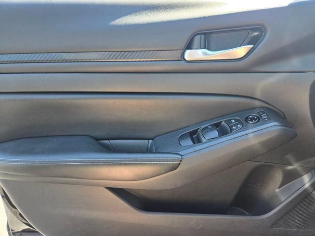 Used 2025 Nissan Altima 2.5 SV FWD image 38