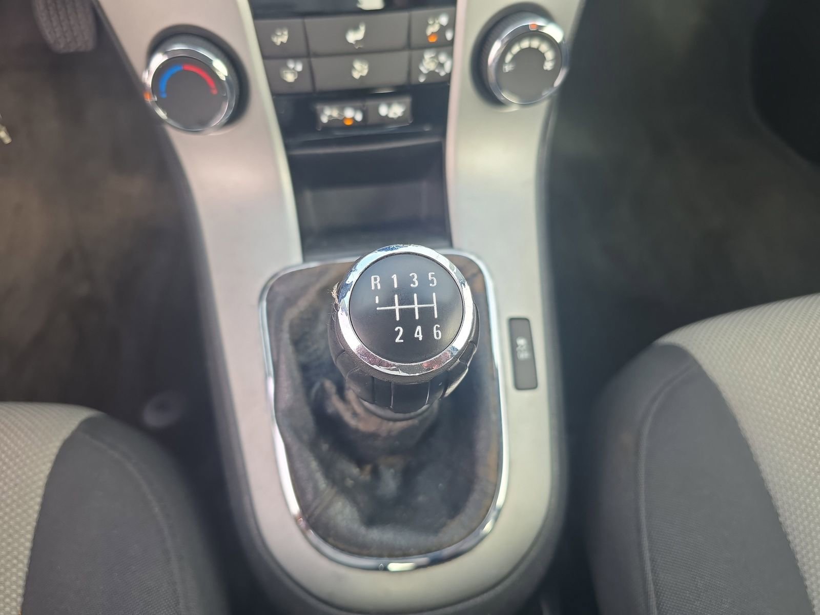 Used 2014 Chevrolet Cruze LS image 19