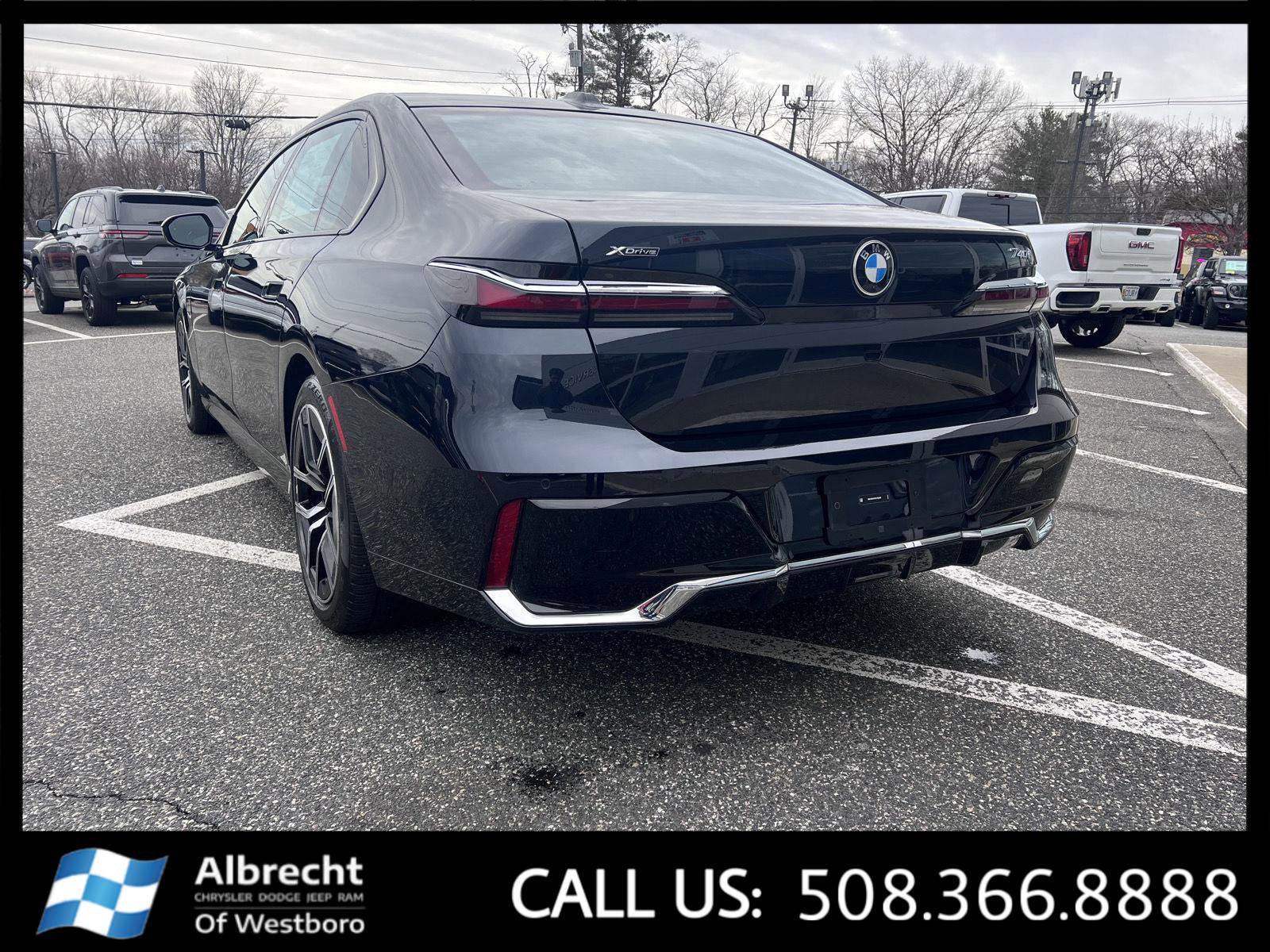 Used 2024 BMW 740i xDrive image 3