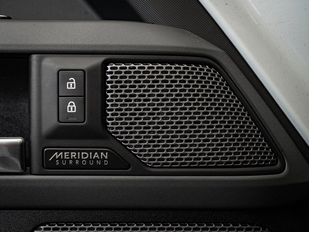 Used 2023 Land Rover Defender 110 X-Dynamic SE image 32