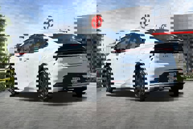 Used 2025 Toyota Prius LE image 6