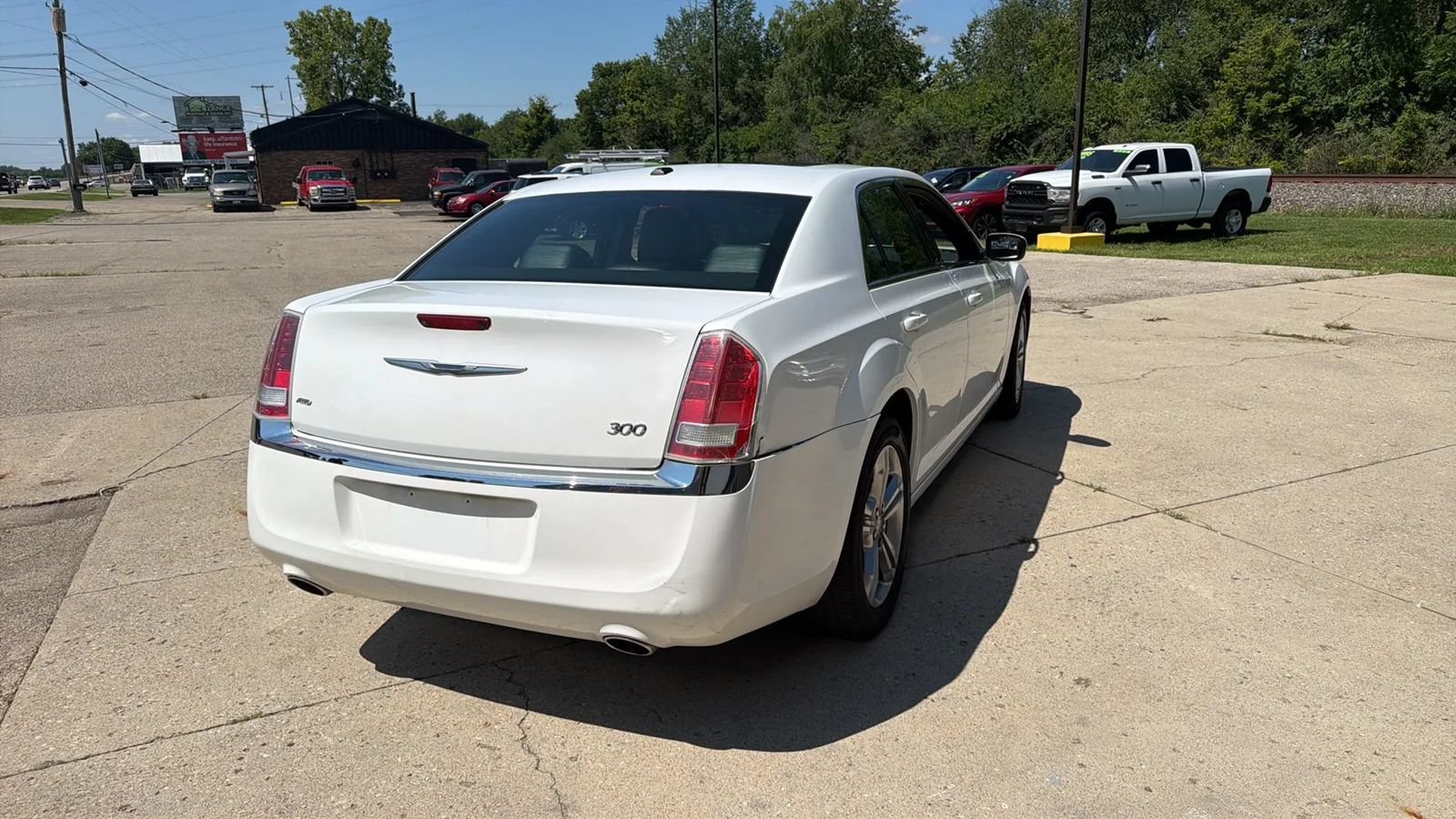 Used 2014 Chrysler 300 AWD w/ Driver Convenience Group image 5
