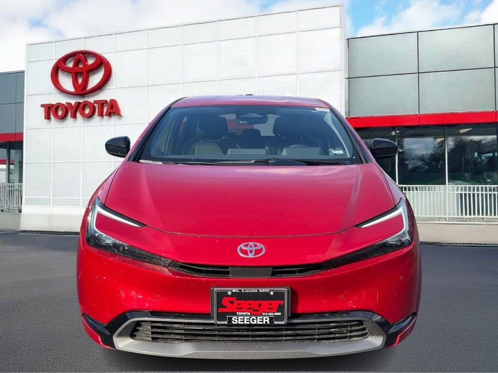 Used 2025 Toyota Prius XLE image 9