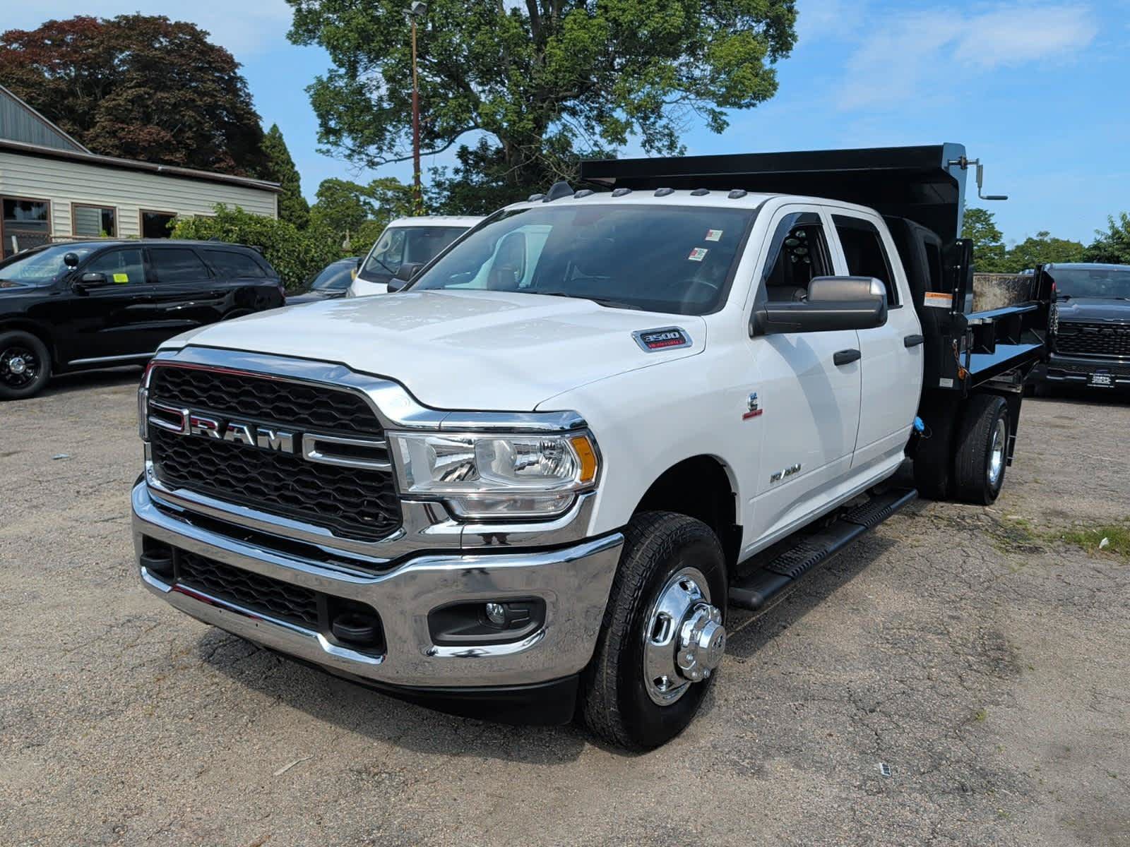 Used 2022 RAM 3500 Tradesman w/ Chrome Appearance Group AWD/4WD image 2