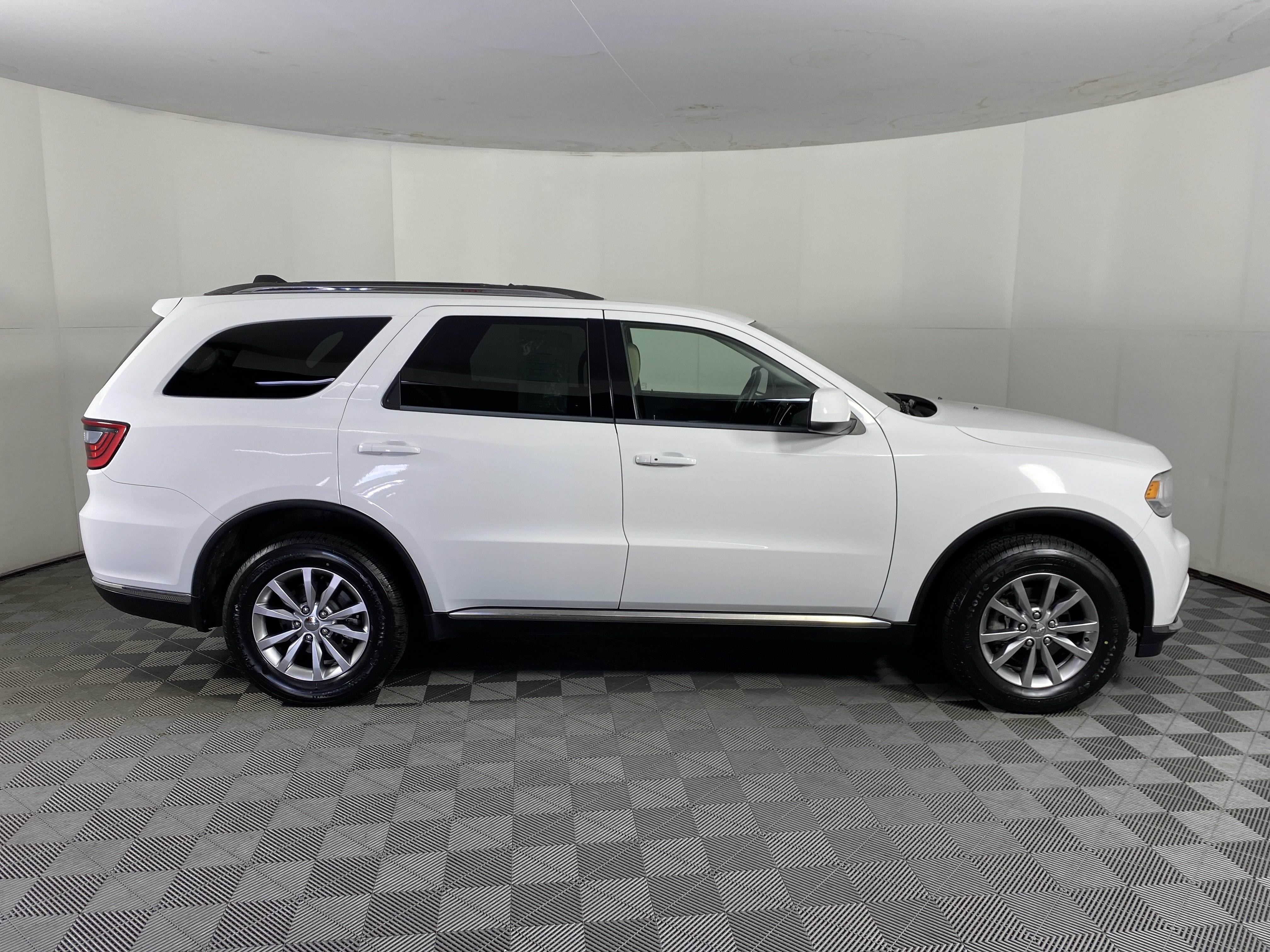 Used 2017 Dodge Durango SXT w/ Quick Order Package 23B AWD/4WD image 6
