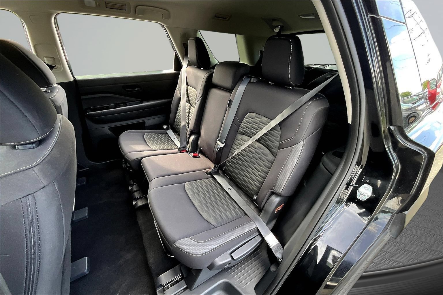 Used 2023 Nissan Pathfinder S FWD image 17