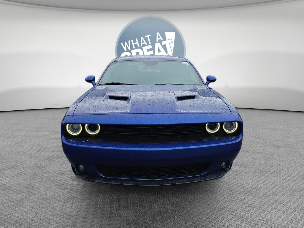 Used 2022 Dodge Challenger SXT w/ Driver Convenience Group AWD/4WD image 9