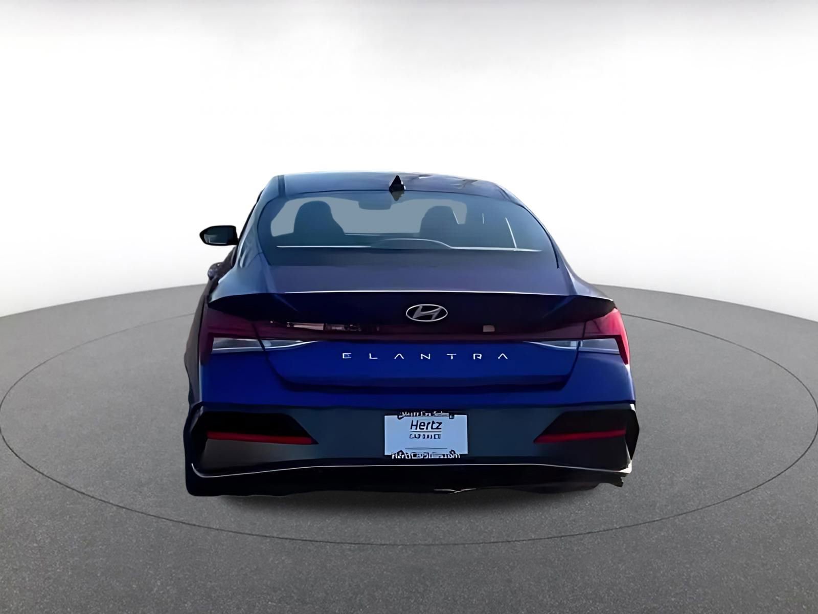 Used 2025 Hyundai Elantra SEL image 11