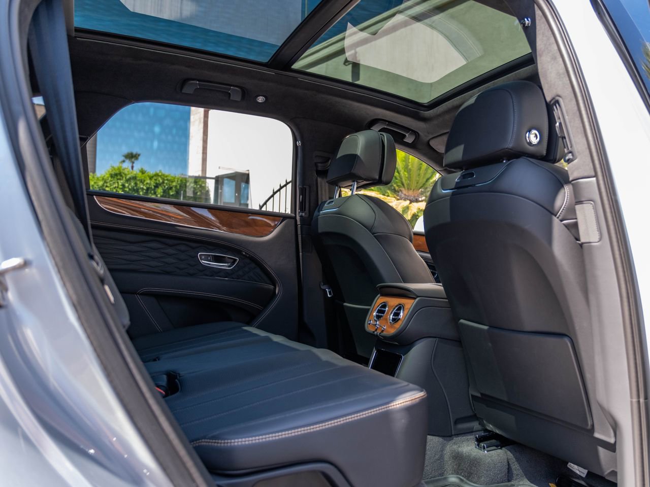 Used 2024 Bentley Bentayga image 21
