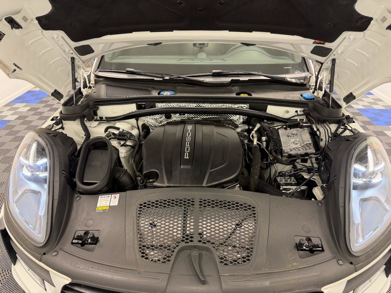 Used 2021 Porsche Macan AWD/4WD image 34