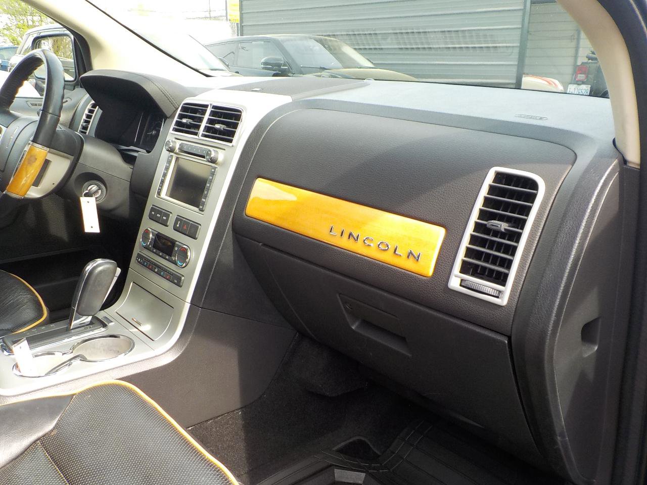 Used 2010 Lincoln MKX AWD image 36
