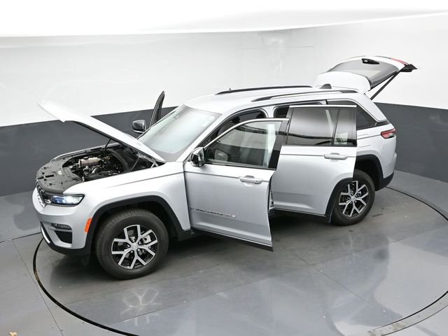 Used 2023 Jeep Grand Cherokee Limited image 45
