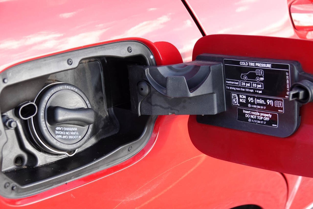 Used 2010 Mercedes-Benz C 300 Sedan image 53