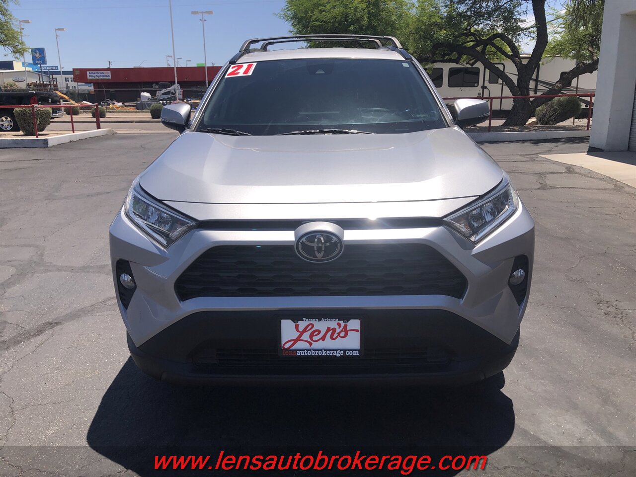 Used 2021 Toyota RAV4 XLE AWD/4WD image 3