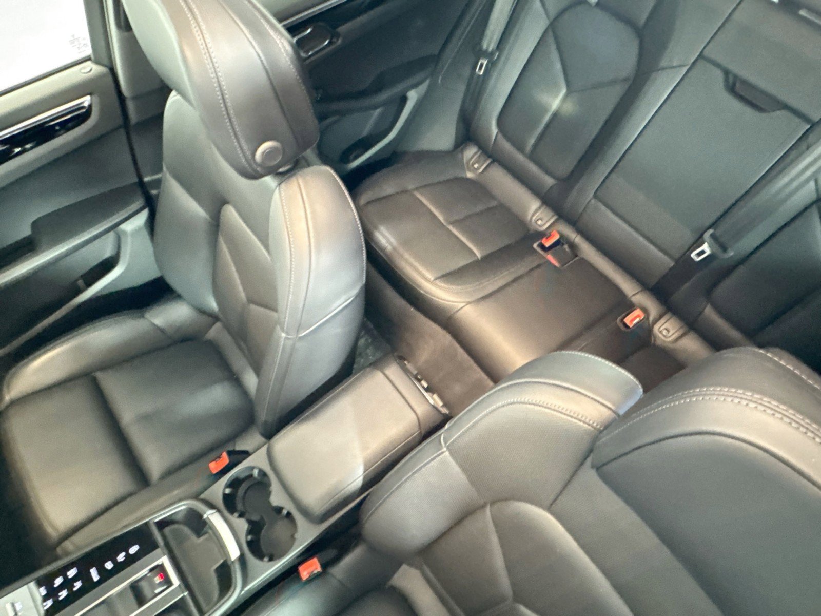 Used 2025 Porsche Macan w/ Premium Package Plus image 18