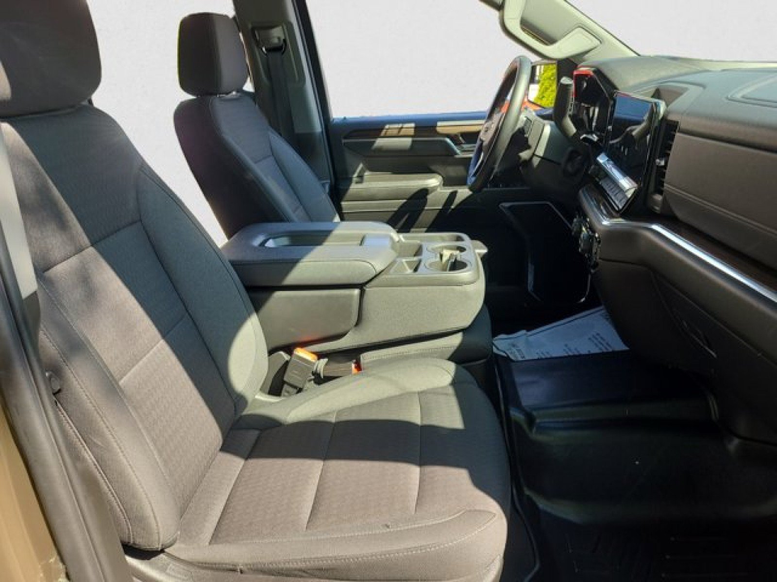 Used 2023 Chevrolet Silverado 1500 LT AWD/4WD image 20