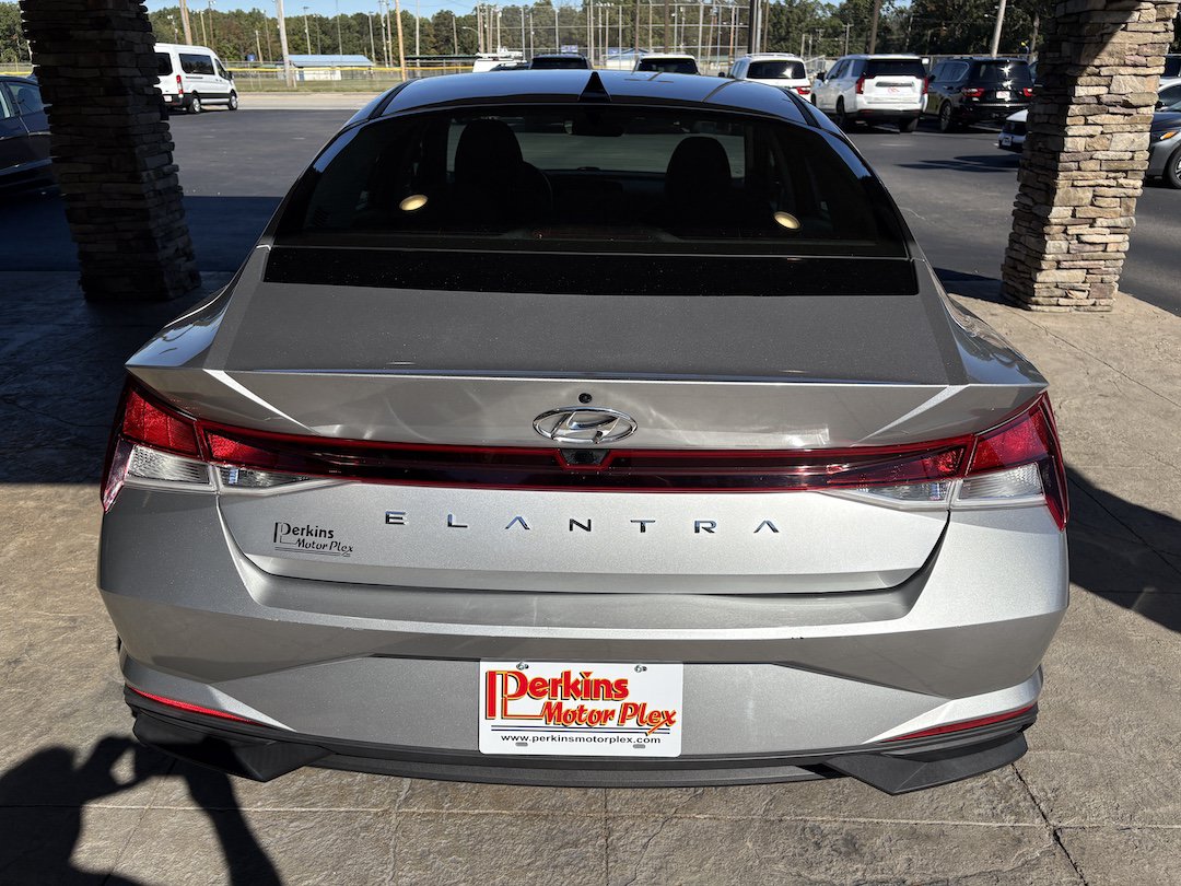 Used 2021 Hyundai Elantra SEL FWD image 7