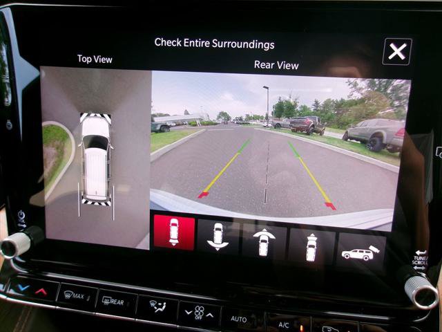 Certified 2022 Jeep Grand Wagoneer Series III w/ HD Trailer Tow Package AWD/4WD image 24