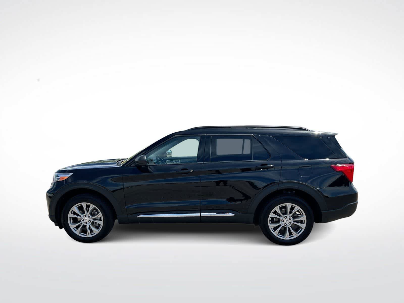 Used 2023 Ford Explorer XLT w/ Equipment Group 202A AWD/4WD image 5