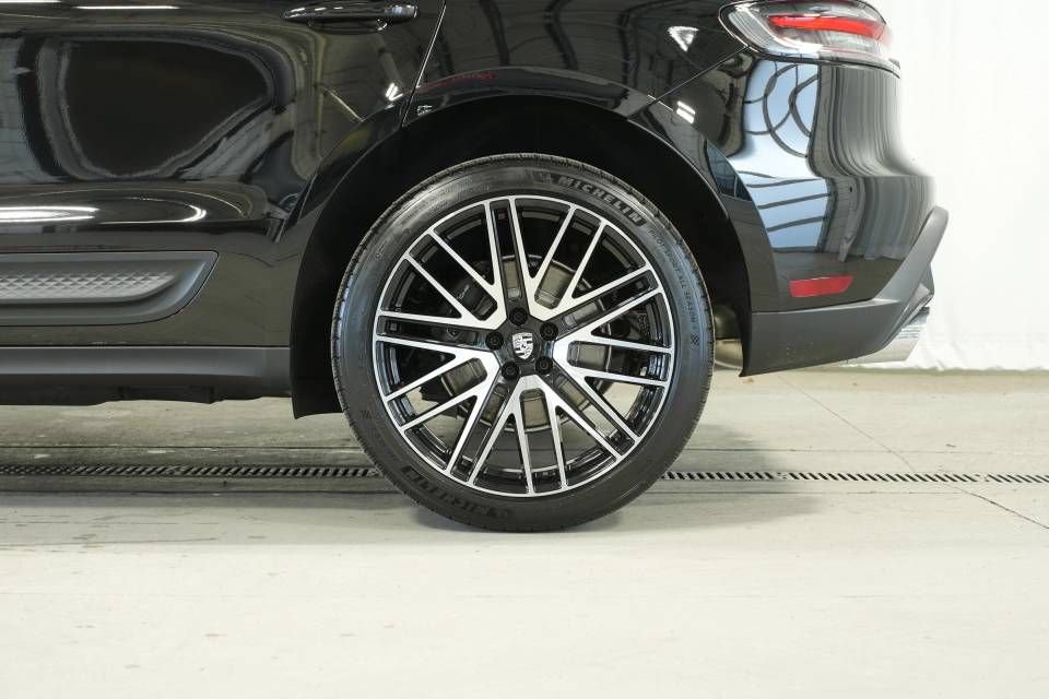 New 2026 Porsche Macan AWD/4WD image 43