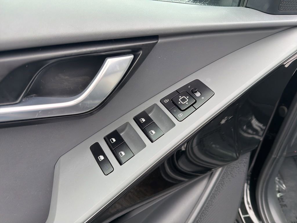 Used 2023 Kia Niro EX image 21