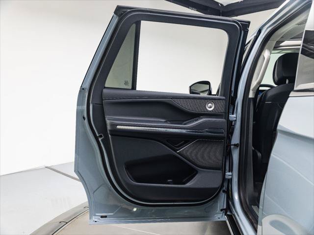 New 2027 Lincoln Navigator L Reserve AWD/4WD image 30