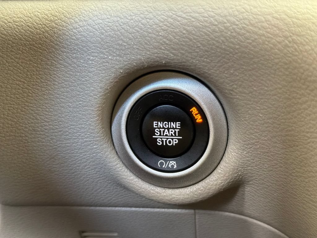 Used 2019 Chrysler Pacifica Touring Plus w/ Advanced Safetytec Group FWD image 6