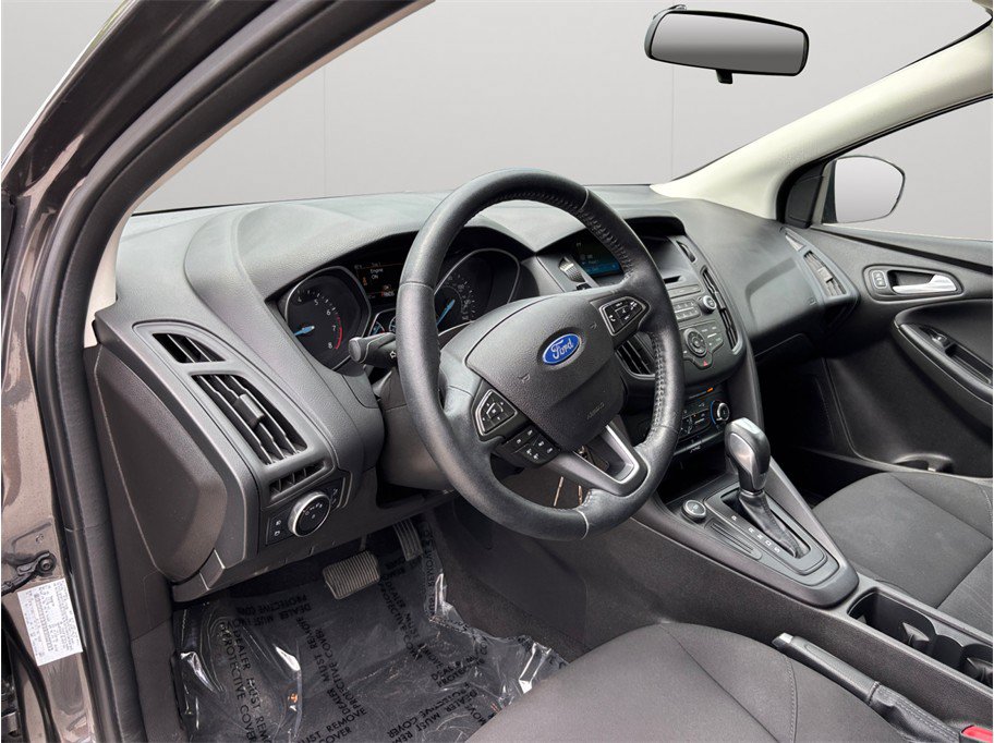 Used 2015 Ford Focus SE w/ SE Sport Package FWD image 6