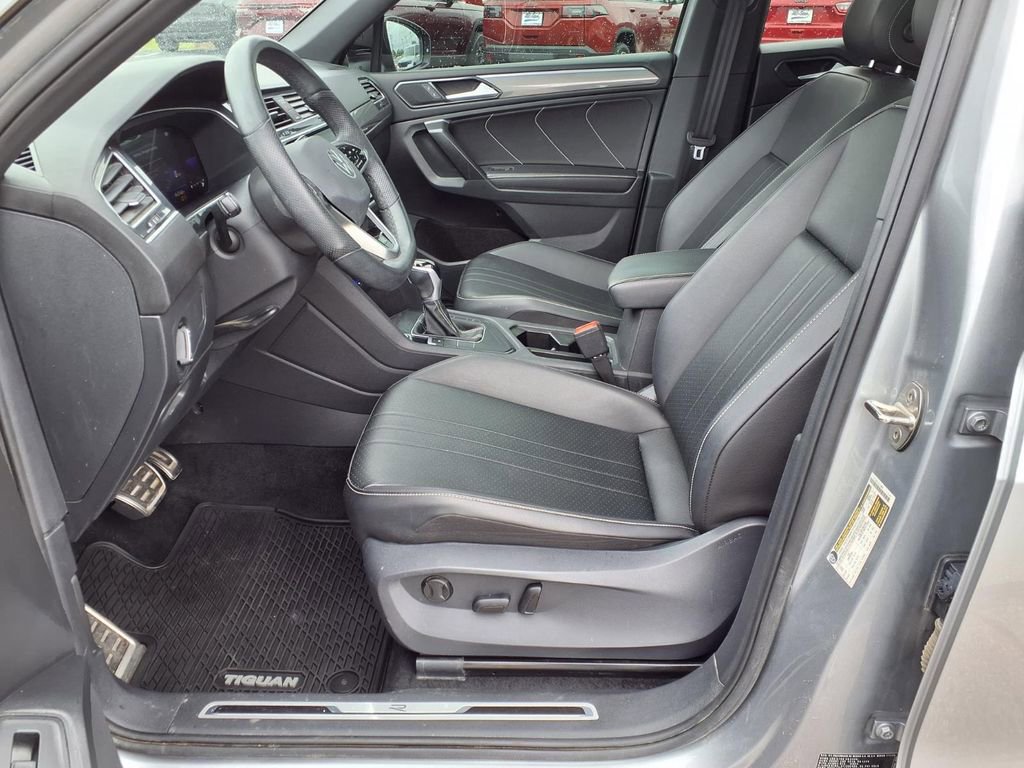 Used 2024 Volkswagen Tiguan SE R-Line FWD image 21