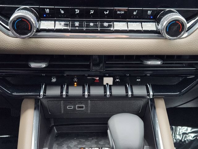 Used 2025 GMC Canyon Denali AWD/4WD image 21