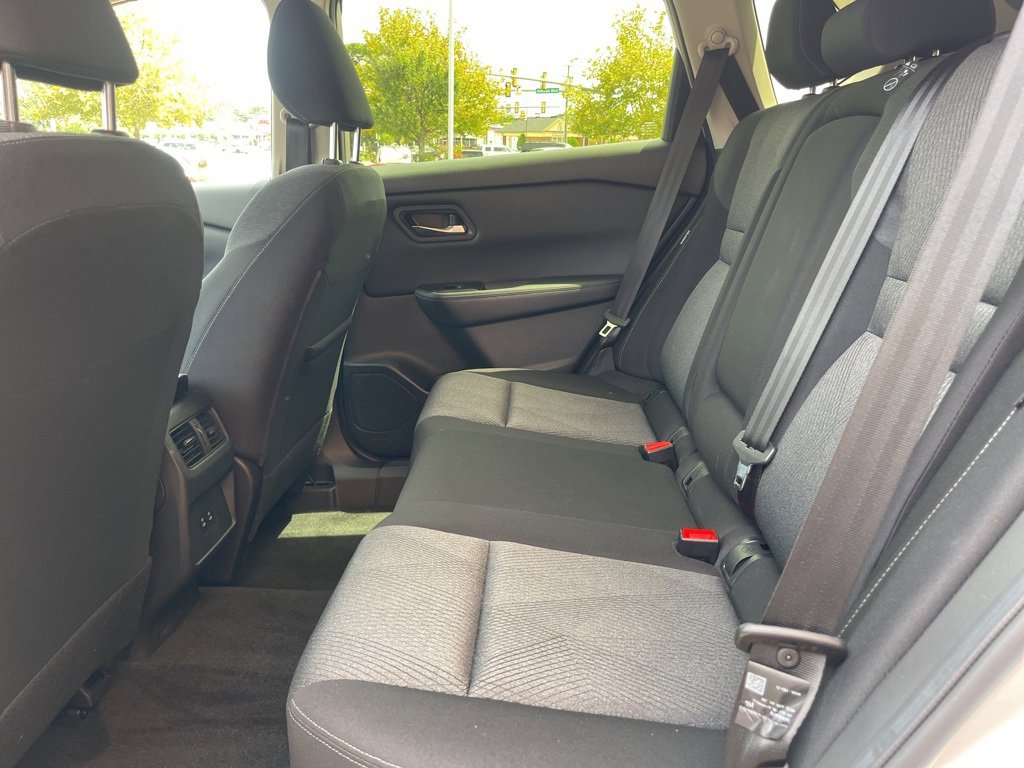 Used 2024 Nissan Rogue SV image 15