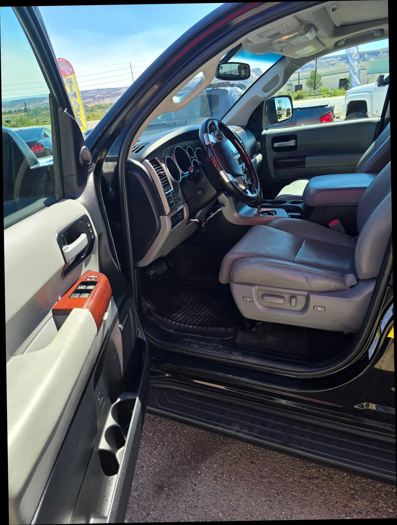 Used 2014 Toyota Sequoia Platinum AWD/4WD image 5