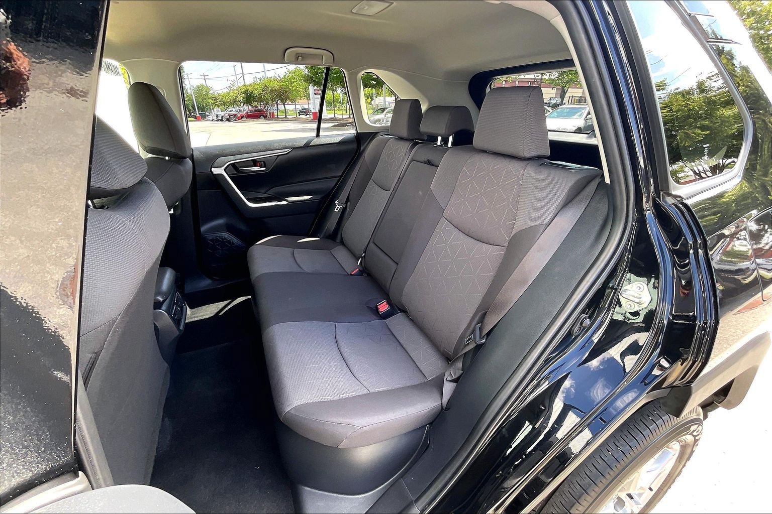 Used 2025 Toyota RAV4 XLE AWD/4WD image 30