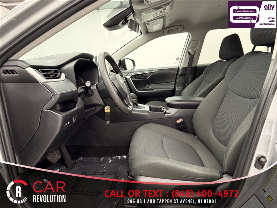 Used 2025 Toyota RAV4 LE AWD/4WD image 17